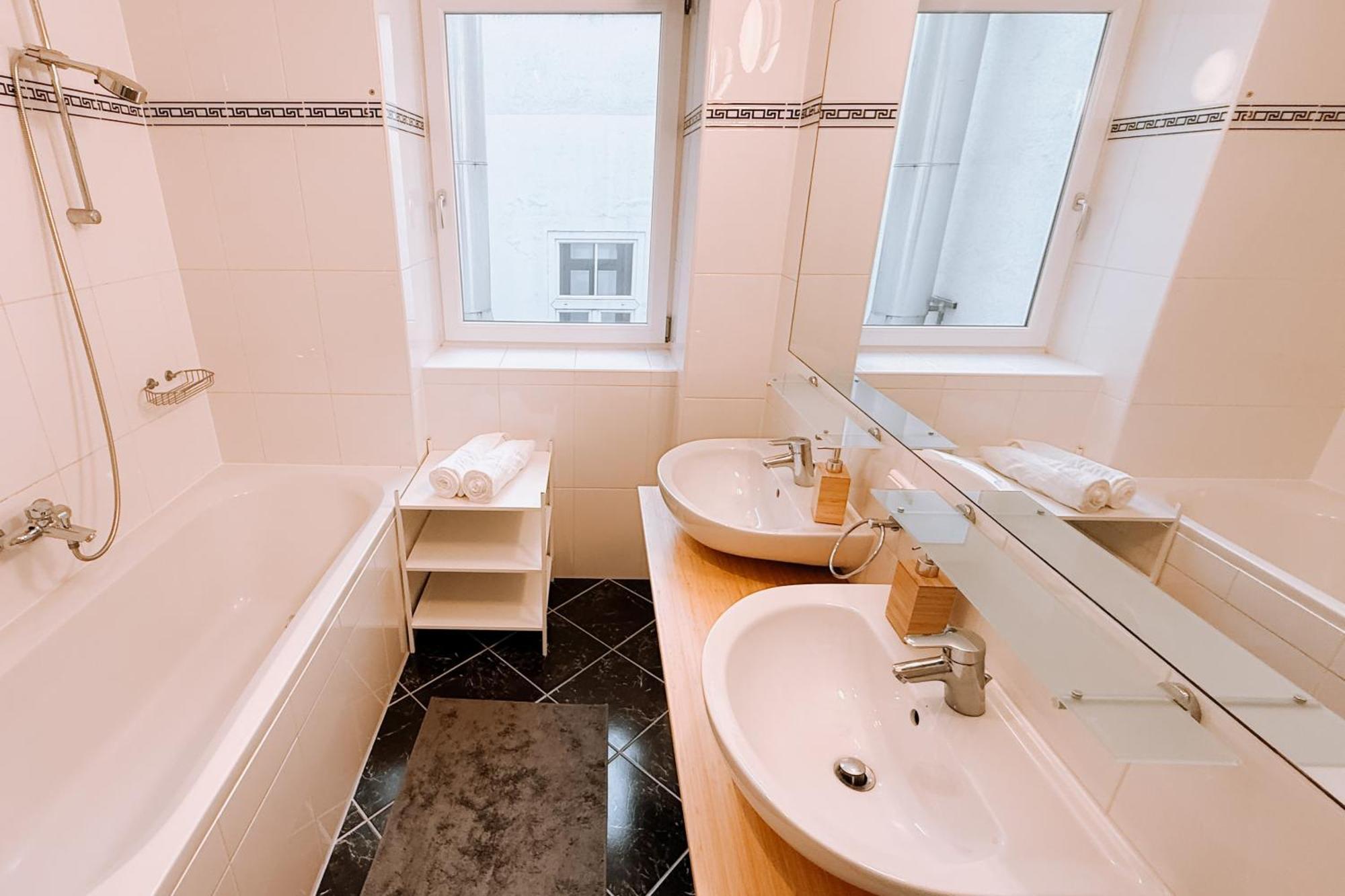 90Qm, 3 Bedrooms, Near Schoenbrunn, Balcony - Axara Housing Wien Exterior foto